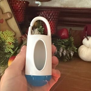 Munchkin Arm and Hammer Diaper
Bag Dispenser